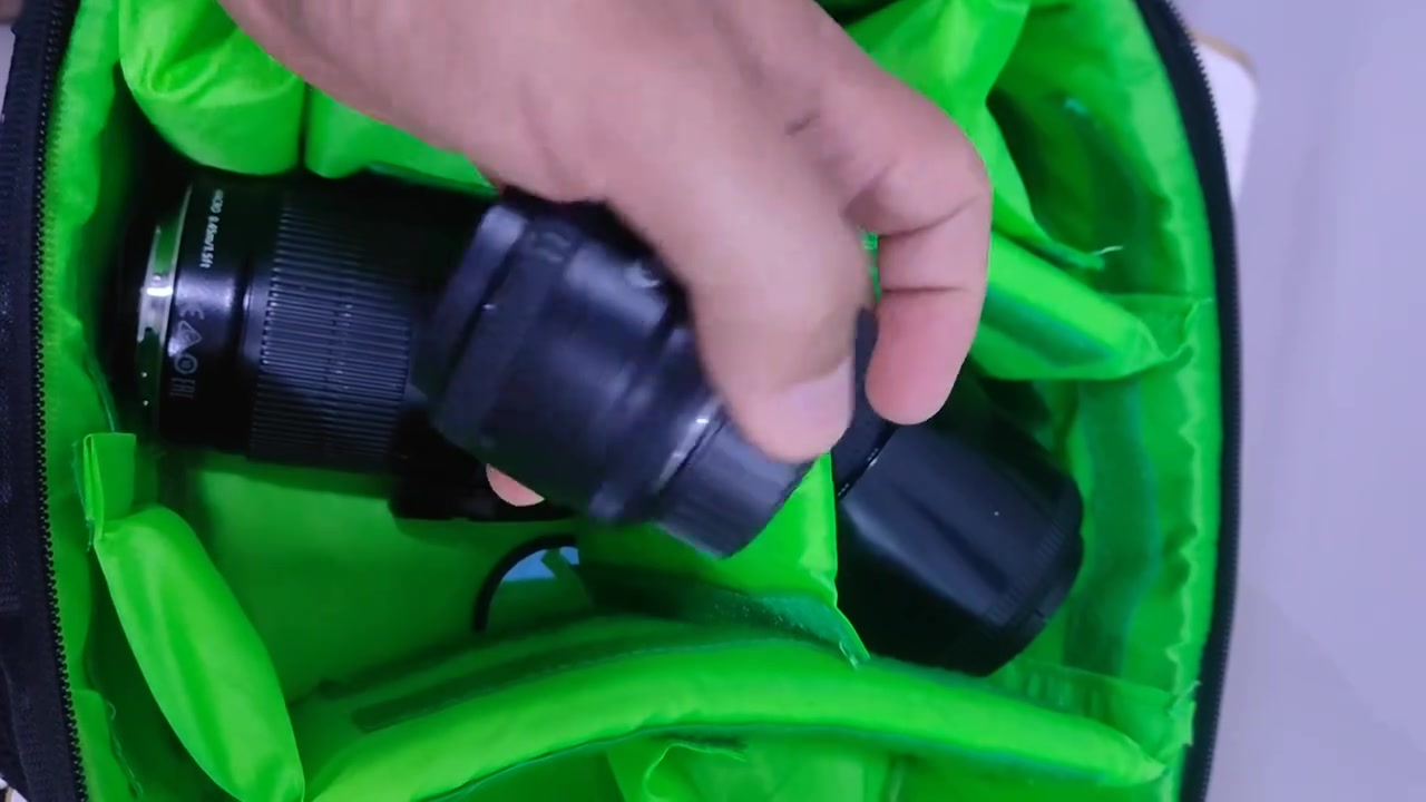 عدسة 50mm f1.8 D لنيكون
السعر 95 وي التوصيل النظاقة واضحة كدامكم 100٪
💡 ملاحظة مهمة : العدسة هذي (فئة D) ما بيها موتور فوكس داخلي بالعدسة نفسها. يعني الأوتوفوكس (التركيز التلقائي) يشتغل فقط على كاميرات نيكون اللي تحتوي على موتور فوكس داخلي بالـ Body (مثل فئاتD90، D7000، D7100، D7200،D7500،D610، D750،D810، D850 وغيرها).
 أما الكاميرات من فئة D3000 أو D5000 فراح يشتغل عليها فوكس يدوي (Manual) فقط.

واتساب ***********

