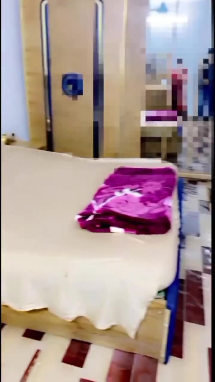 السلام عليكم 
غرفه تركيه للبيع
خشب الثقيل مو خفيف هذا الي يتفكك بس تلوحه مي
كلش نضيفه انضف من التصوير
ناقصها بس جربايه 
رايدها ب 650 وبيها مجال
سعرها اخو البلاش
مكاني بل شعب 
رقمي ***********
