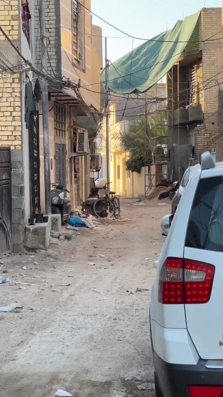 🏡 دار سكن للبيع – في محافظة كربلاء المقدسة

📍 الموقع: حي العباس – نهاية الفرع الثالث، بداية الزراعي

🔹 سند 25 مداور مباشر 

🔹 يمتاز بوجود مدخلين:

مدخل من جهة البارون

مدخل من جهة شارع بغداد

📐 المساحة: 60 متر²

📏 الواجهة: 6 متر

🏠 تفاصيل الدار: طابقين .

الطابق الاول :سقف كونكريت مسلح .

الطابق الثاني : عكاده .

3 غرف نوم

استقبال

صالة

مطبخ

مجموعة صحية عدد 2 

✅ موقع مناسب للسكن وقريب من الشوارع الرئيسية.

■ علماً الدار يحتاج ترميم .

للأستسفار مراسلة الصفحة 

أو الاتصال ع الارقام الآتية 

***********
