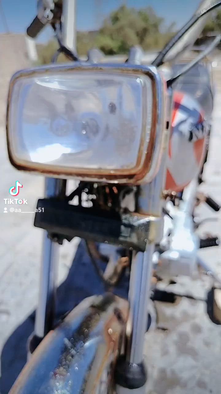 سلام عليكم دراجه للبيع دراجة نكره وحده صوته ناعم مديل ١٥ بس واراقه ضايعه سعره ٣٠٠ بيه مجال قليل هاذ رقمي *********** مكاني مجبس
