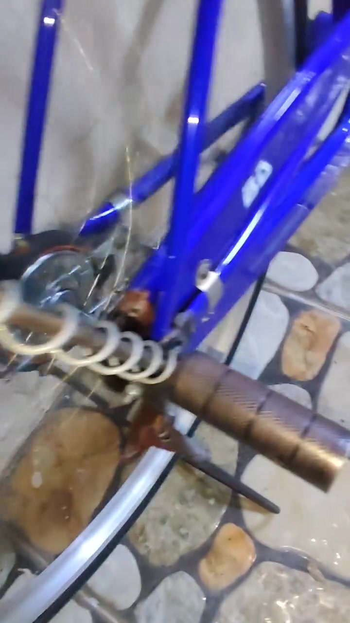 سلام عليكم بيسكل للبيع كل عيب مابي شركه اي بي غراضه كامل مديل 19 نضفافه كدام العين سعر 180بي مجال رقم ***********
