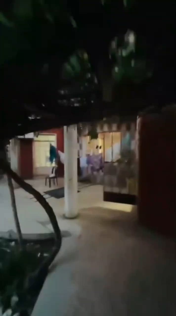 سلام عليكم جيبلكم بيت طابقين مساحه ٧٥٠ بوجها ١٧ونص 
البيت يحتوي
٥غرف نوم سويت+غرفتين بل حديقه وره بيت
هول استقبل مطبخ
طابق ثاني معزول عن اول البيت مرتب سعرو مناسب
لاستفسار 
***********
***********
