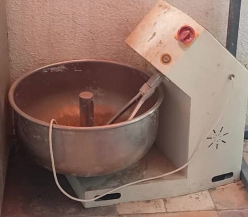 متوفر فرن ثلاث طبقات ياخذ شرح واحد شرط النظافة💯 

و عجانة تركية 40كليو🥯🍪🥮🍕🥖🥨 

للاستفسار الاتصال على الأرقام📞 

***********&***********

غير متواجد على الفيس بوك👍 

المكان الموصل 🌏 

ورشة الموصلي لبيع وشراء وتصليح الأفران والمعدات والمخابز والحلويات 🍕🥜🫓🥐🥯🧇

