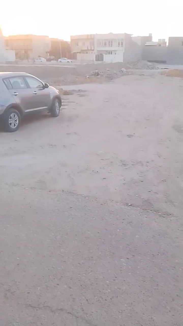 قطعة أرض للبيع قادسية حي جامعة 300 متر واجهة 10نزال 30 قرب جامع فرقان شارعه تبليط وجه ع شروق سعر مطلوب 90 بيه مجال قليل استفسار ع رقم ***********
