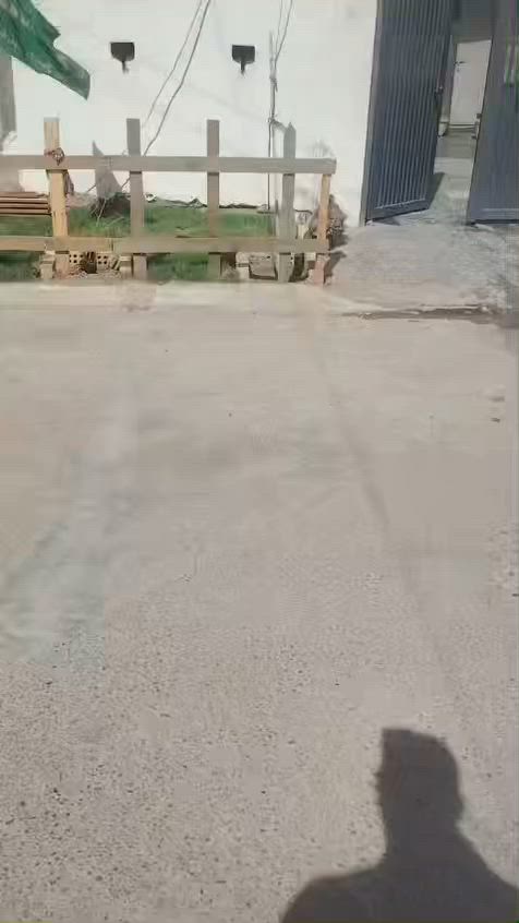 اللهم صلي على محمد و ال محمد
بيت للبيع مساحة ١١٠ متر 
طابقين 
الأرضي كراج و حمام خارجي و مطبخ و صاله و حولي و غرفه نوم و حمام مشترك 
الطابق الثاني غرفتين نوم و بيتونه 
البيت بناء تسعينات و مرمم قبل سنه 
الواجهه ٦ في ١٨ 
الموقع بغداد الرساله الثانيه شارع الضغط الفرع المقابل لمطعم علي الشمري 
٢٠ متر عن الشارع العام 
السعر ٢٢٠ مليون و قابل للتفاوض للاستفسار الاتصال بالرقم 
***********
***********
البيت باسمي يعني بدون دلاليه

