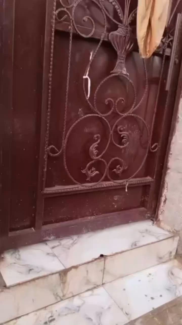 بيت للبيع مساحته 150طابقين بناء حديث حي جهاد خلف معمل الدبس طابو 25
استفسار اتصال برقم ***********
