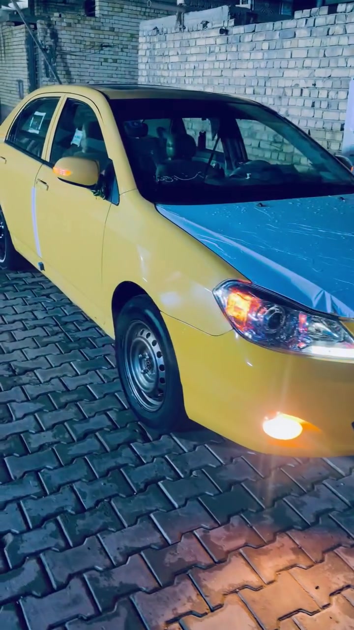 السلام عليكم BYD G3 موديل ٢٠١٤
كير عادي المحرك هونداي ياباني ١٨٠٠ كفالة گير ومكينة
 تخم تاير صدر خلفي صدر امامي جديد بااسمي مصفرة هيئة غرامة تحويل ثاني يوم 
بيها طخة بسيطة بالباب خلف السايق ترجع ع بارد 
تبريد شغال ماناقصها اي شي 
مكاني بغداد الشعلة
***********
