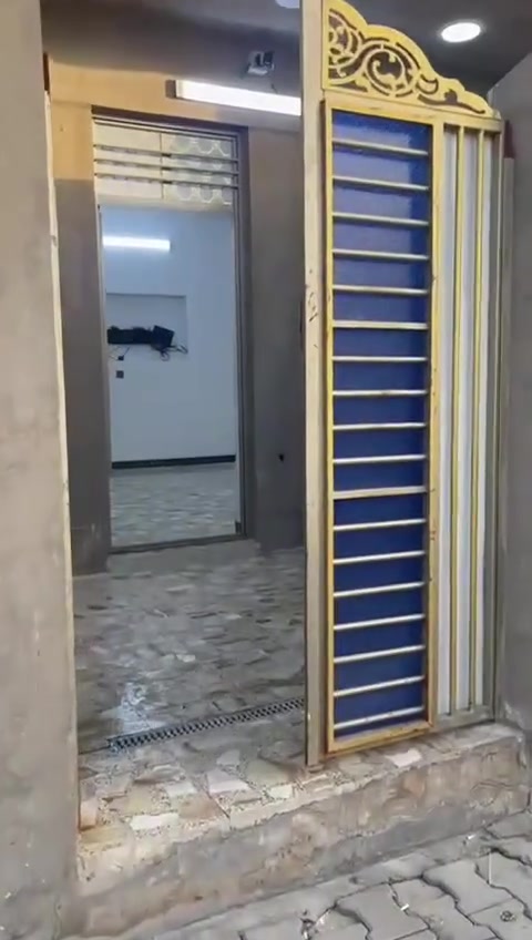 البيت 100متر  زراعي سند 25
الواجهة 5 النزال 20  يتكون من استقبال صالة غرفتين نوم منور 

صحيات، العنوان حي طارق الشارع القديم قرب أبو أكرم الكصاب

للاستفسار الاتصال أو تواصل واتساب ***********
