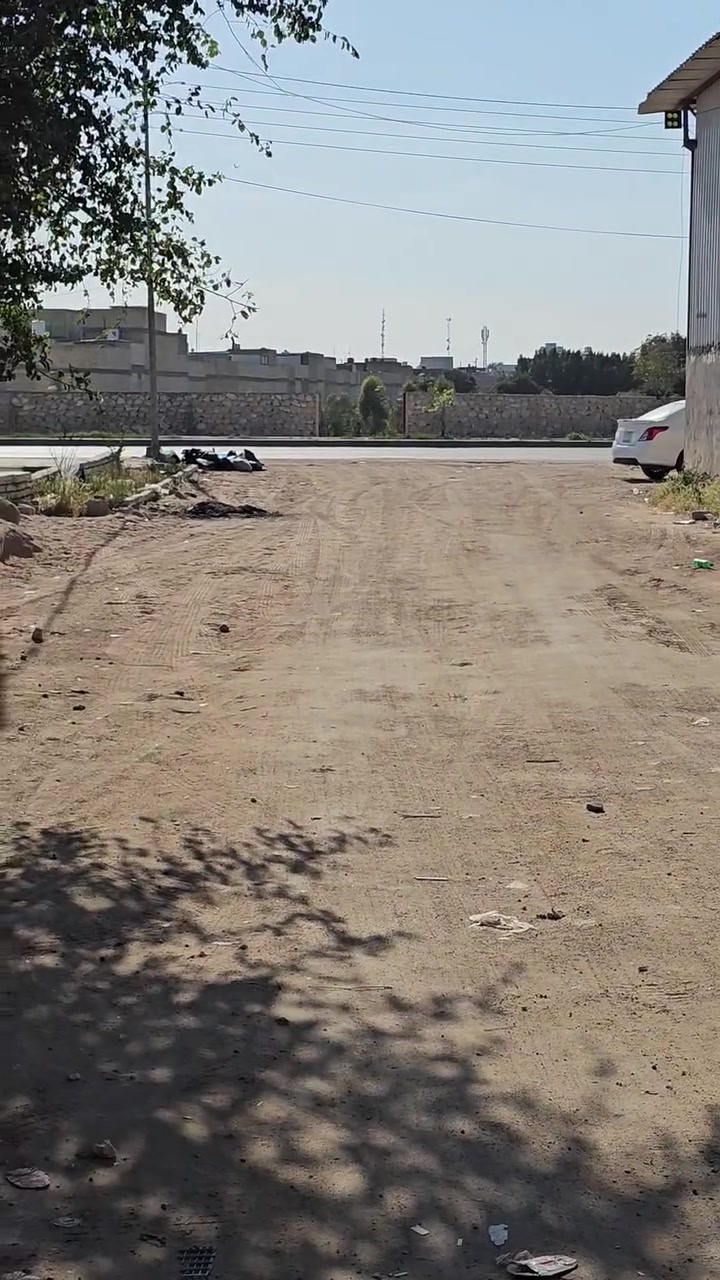 قطعه ارض زراعي للبيع المساحه 200 متر قريب الشارع العام جدا تصلح موكب او سكن مقابيل قريه الغدير من جهه المطحنه للاستفسار/***********
