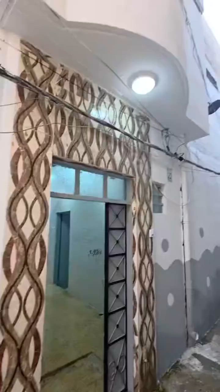 دار سكني للبيع المساحة 48 متر السعر مناسب جداً 🔥
الدار يتكون من غرف نوم عدد 2+غرفة صدنويج+مطبخ+صحيات 

السيارة تقف امام الدار 

موقع الدار البدن خلف بطاقة السكن 

للأستفسار 

***********

***********
