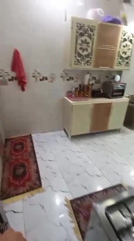 للبيع للبيع للبيع دار واقع حال 57متر حديث يباع مع الاثاث طابق واحد بناء درجه اولا طابوك جمهوري 
تحويل مباشر بل سند 25 (موقع حي العباس حولي جديد قرب مولد صدام ) يبعد عن شارع 20متر  شارع هادء 
سعر مناسب يصلح حسينيه او سكن للستفسار ***********
