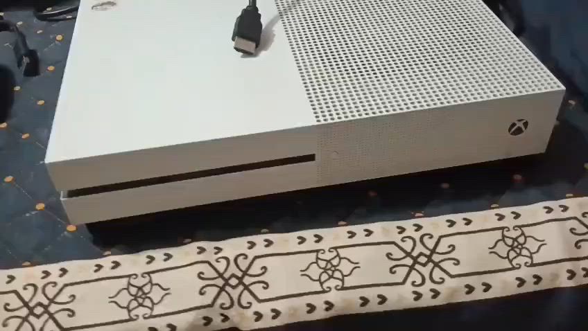السلام عليكم
xbox one s 
مثل ما موضح ويا يدتين وسماعه نظافة حلوه 
مكاني بغداد البياع 
السعر 150 وبي مجال


**إذا كنت صاحب هذا الإعلان وتريد حذفه لأي سبب، رجاءا أرسل رسالة إلى الدعم الفني**