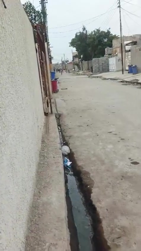 الدار للبيع المساحة 350 متر المعامل الحسينيه قرب مجلس البلدي السعر 42 رقم الهاتف ***********
