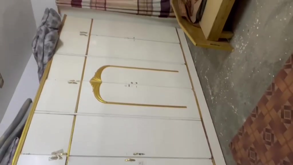 السلام عليكم غرفه نوم للبيع ونضيفه كلش 350 وبيها مجال رقم صاحب الغرفه ***********
