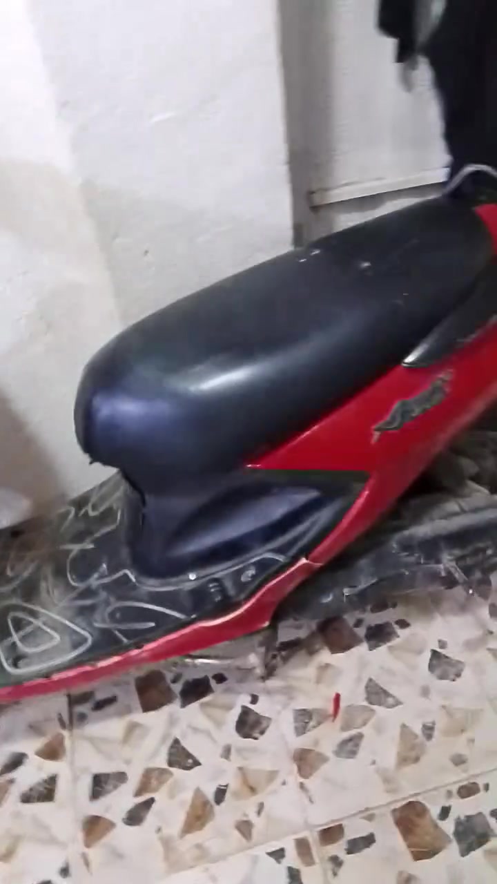 سلام عليكم عيني درجة للبيع المكان ابو خستاوي شارع غسل رقم *********** السعر 250 بي مجال
