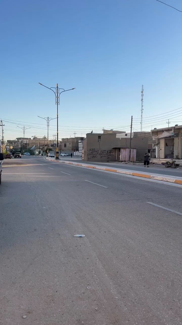 🏡 دار سكن للبيع – في محافظة كربلاء المقدسة

📍 الموقع: حي العباس – نهاية الفرع الثالث، بداية الزراعي

🔹 سند 25 مداور مباشر 

🔹 يمتاز بوجود مدخلين:

مدخل من جهة البارون

مدخل من جهة شارع بغداد

📐 المساحة: 60 متر²

📏 الواجهة: 6 متر

🏠 تفاصيل الدار: طابقين .

الطابق الاول :سقف كونكريت مسلح .

الطابق الثاني : عكاده .

3 غرف نوم

استقبال

صالة

مطبخ

مجموعة صحية عدد 2 

✅ موقع مناسب للسكن وقريب من الشوارع الرئيسية.

■ علماً الدار يحتاج ترميم .

للأستسفار مراسلة الصفحة 

أو الاتصال ع الارقام الآتية 

***********
