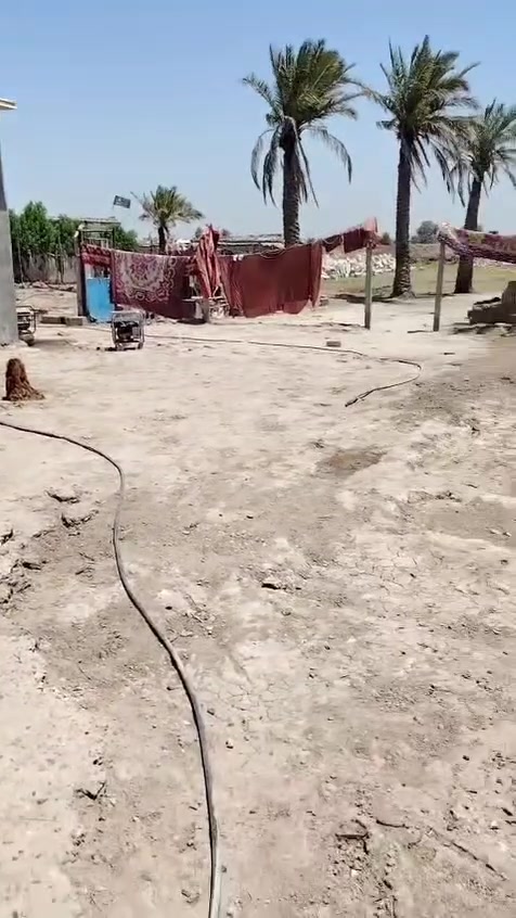 سلام عليكم بيت البيع سند 25 المساحه 1000 متر بي قرفتين وحده 5/4 والثانيه 4ونص /4 وهول 7/4 ومضيف 6/4ومطبخ 4/4خارجي البيت كله سيراميك ارضي السكف سندويج قرب سيطره الزنابره الرقم ***********
