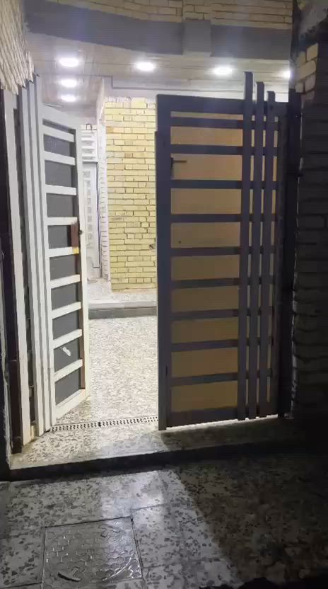 بيت للبيع منطقه  حي السلام نهايه شارع مستشفى الافضيليه 
خدمات كامله المساحه 167
واجهه 5 نزال 37 طابق واحد البيت بناء حديث للاستفسار ***********
