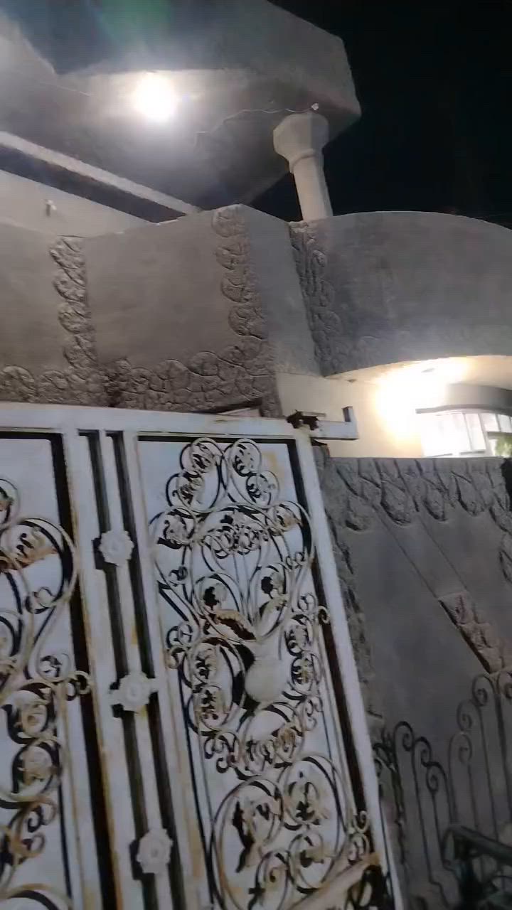 دار للبيع مساحته البيت ٢٠٠متر طابقين يحتوى على ٣ غرفة نوم صاله وستقبال حمامات عدد ٢ داخليه وخارجيه سند ٢٥ مكان البيت قريب اعاديه الصناعيه مقابل منتزه الرجوان يبعد عن الشارع العام ٥٠ متر لستفسار التصال ***********
