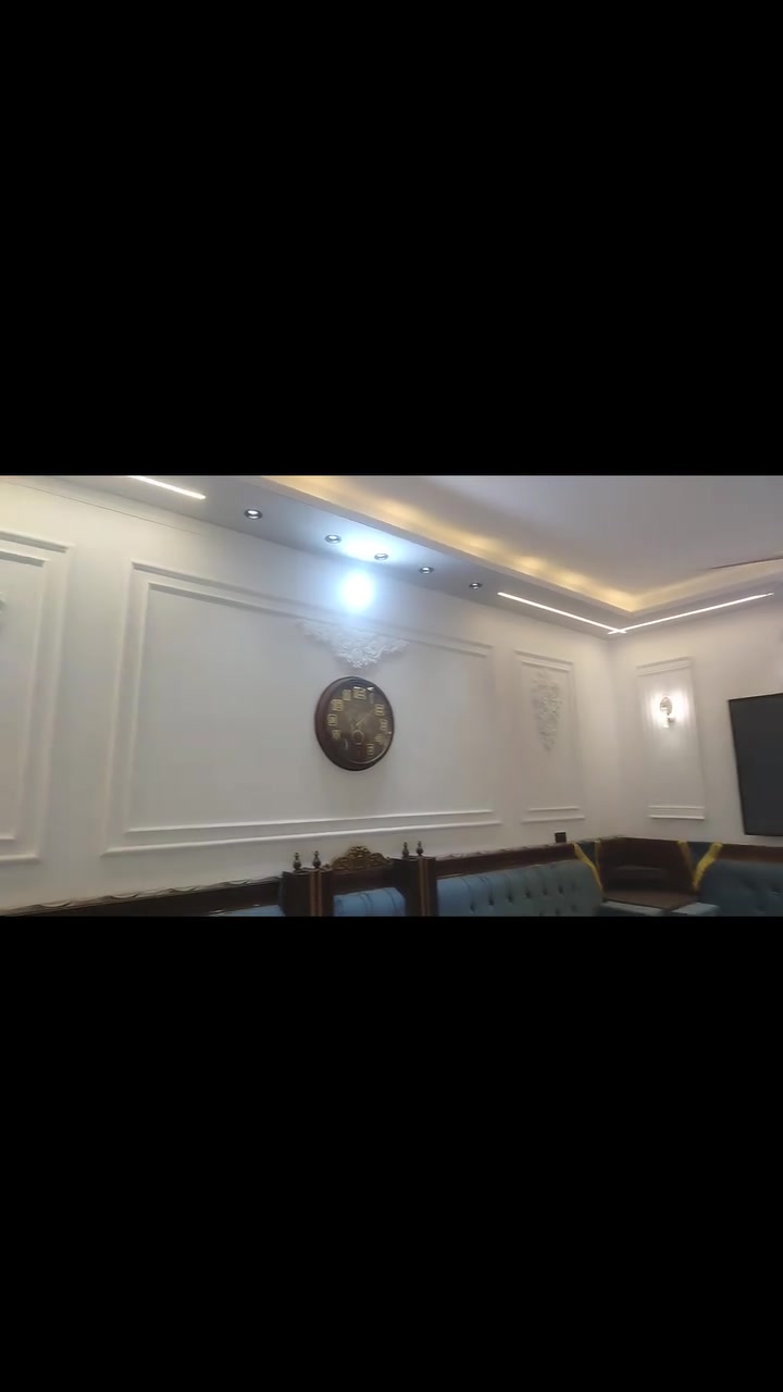 السلام عليكم معكم لمسة فن الديكور، عنوان الإبداع والهندسة الدقيقة بكل تفاصيل التصميم والتنفيذ.
شغلنا مو صدفة، شغلنا فن، هندسة، وإتقان.  
من الجبس بورد الكلاسيك، للإضاءة الراقية، للتفاصيل اللي تحكي عن ذوقك وفخامتك.  
كل خط، كل زاوية، محسوبة بدقّة… لأن الجمال يصنعه ناس تعرف شلون تحول الخيال لحقيقة.  
لمسة فن الديكور، ندمج الإبداع مع الهندسة… ونخلي كل مشروع تحفة فنية تليق بمكانك.  
تواصل ويّانا اليوم، وخلي لمستك تصير فخامة.  
 للديكور  ***********
