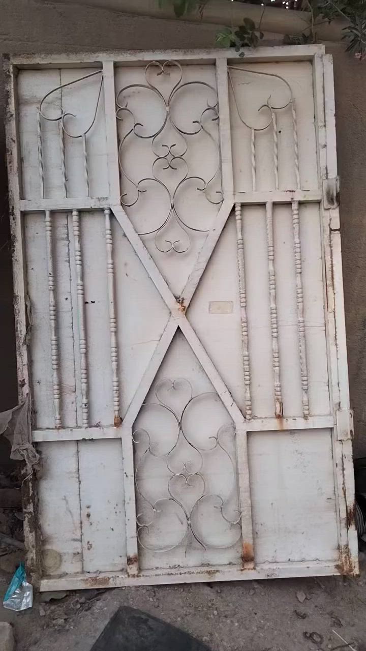 سلام عليكم باب طول ٣ والعرض ٣ بدون جرجوبه  السعر 100 وبي مجال ناصريه مركز ***********
