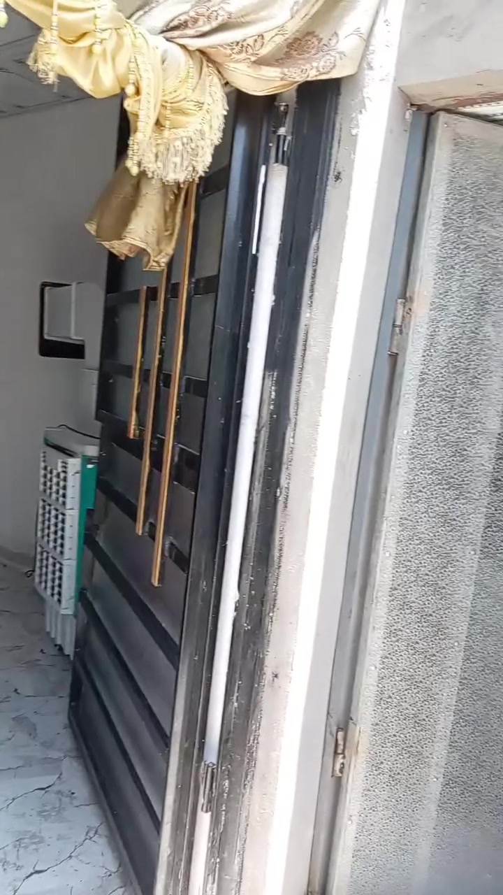 سلام عليكم بيت للبيع بنيان جديد ابلوك بحي المين نزلت ابو تنانير يعبد 7دقايق مشي عن شارع طريق زوار البيت مساحته 100م العرض 7 كافه الخدامات مدرسه قريبه معامله طابو مسلميها للبلديه ***********
