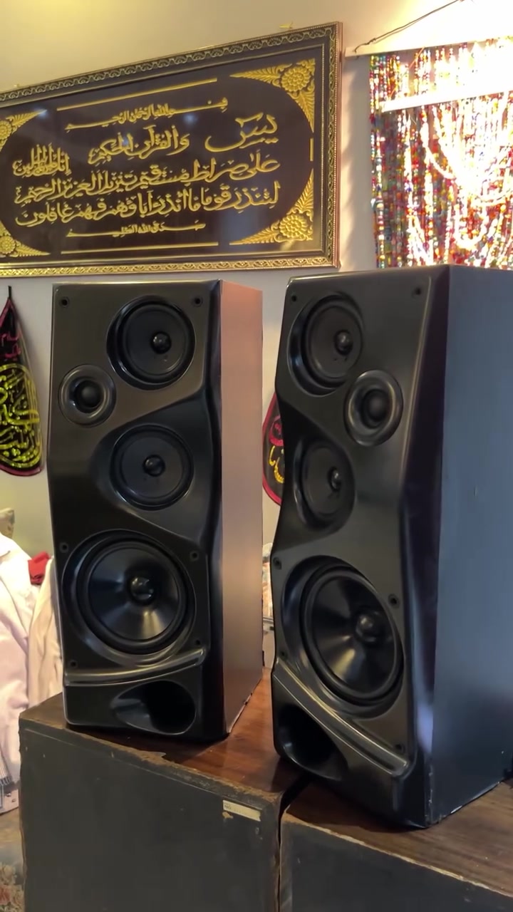 سماعات كنود نضيفه صوتهن كلش  حلو واضح تويتره جرص يخبل صوته تحفه فنيه معنه كلمه بلادي كولش ممصلح بيه عله وضع شركه مكاني بغداد ***********
