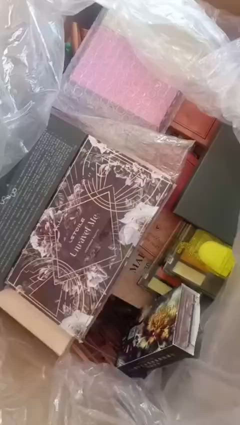 مكياج كراتين ايخبلن درجه اولى كلشي بلكارتونه يطلع ناعم خشن 150 قطعه تطلع بلكارتونه سعر الكارتونه 60 واصل لباب بيتكم  توصيل جميع المحافظات ***********
