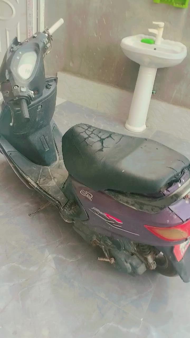 السلام عليكم دراجه فراشه فحل واكفه يحتاجلهه زنجيل ولفات ابيع كوم حديد سعرهه 200 البصره ابو الخصيب شارع سيد حامد *********** دراجه باتري جديد ضفيره كامله سلف شغال كلشي شغال بيهه  ملاحضه ابيع كوم حديد لعدم لإحراج
