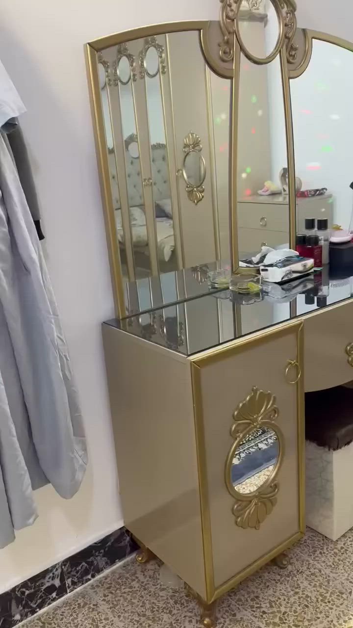 غرفه لبيع 9 قطع نضافه فول السعر 750  ***********   الاستفسار تصال علئ هذا رقم او مراسله خاص
