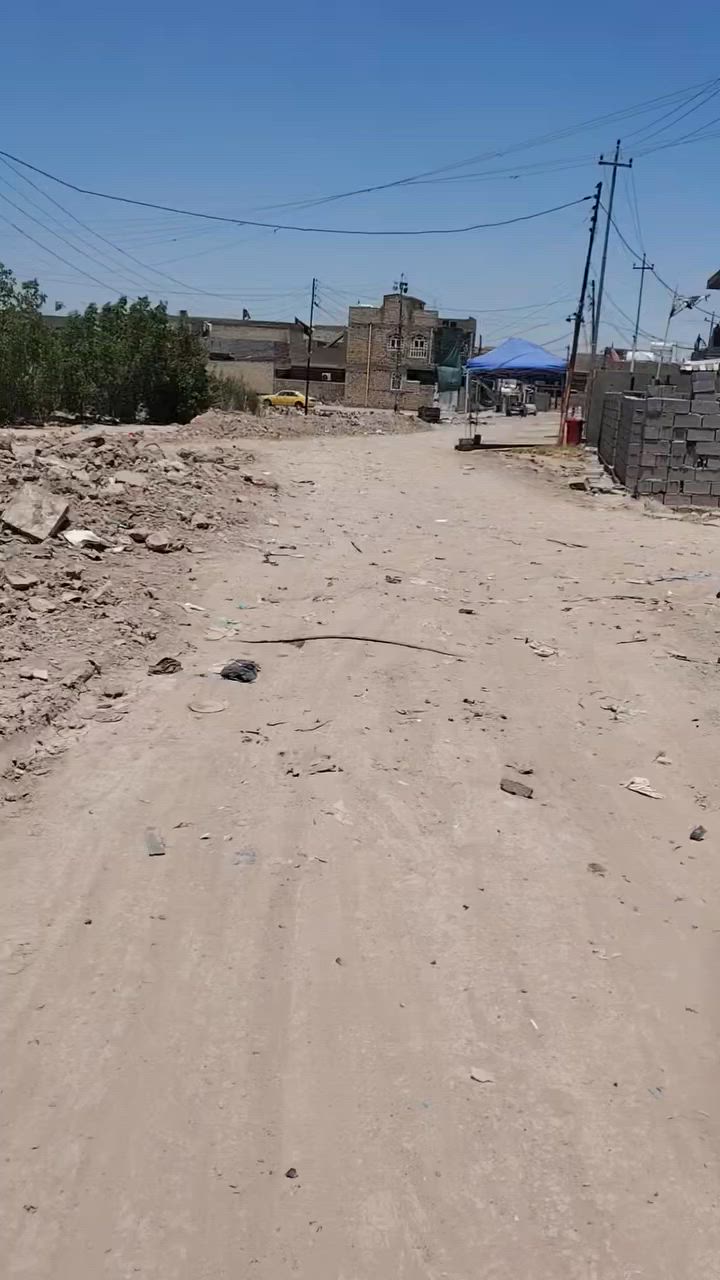 بيت للبيع نزلت خيري العبدالله مساحة البيت ٢٠٠م طابق الأرضي ملبوخ ومأسس مي ومجاري وكهرباء الطابق الثاني مهيكل بس يحتاج صب السقف يحوي ٢غرف جوه و٢طابق ثاني مهيكلات مع صاله وصاله طابق ارضي درج فر واستقبال ومطبخ وحديقه صغيره وطرمه وصحيات خارجيه
***********
