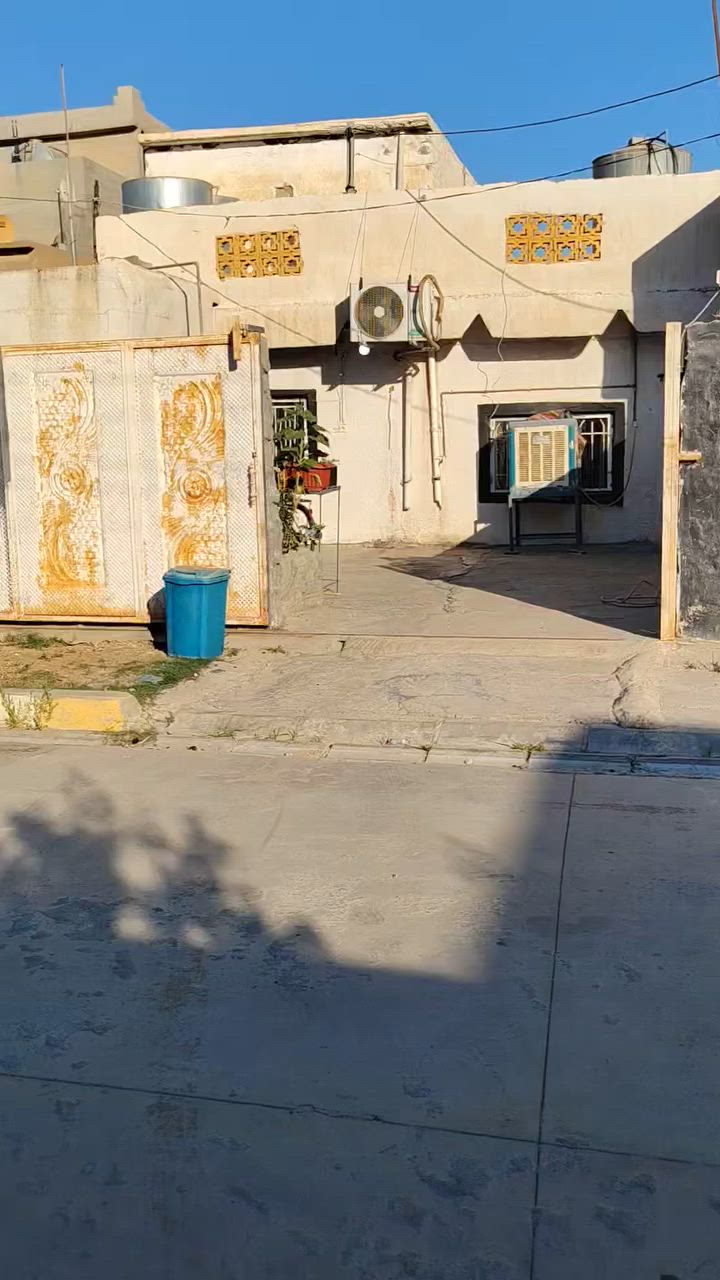 بيت للبيع ١٥٠متر حي الثوره ثلاثه غرف ومطبخ وهول وبيتونه حمام داخلي اتصل علرقم ***********
