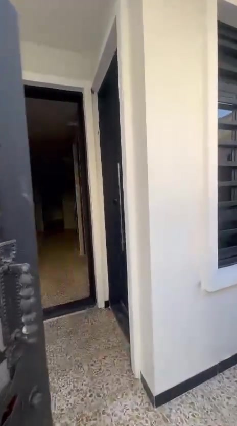 سلام عليكم دار للبيع مساحه ٧٥متر طابقين كامل شعله دوانم زراعي قرب شارع ابوهاتو ستفسارهذرقم***********
