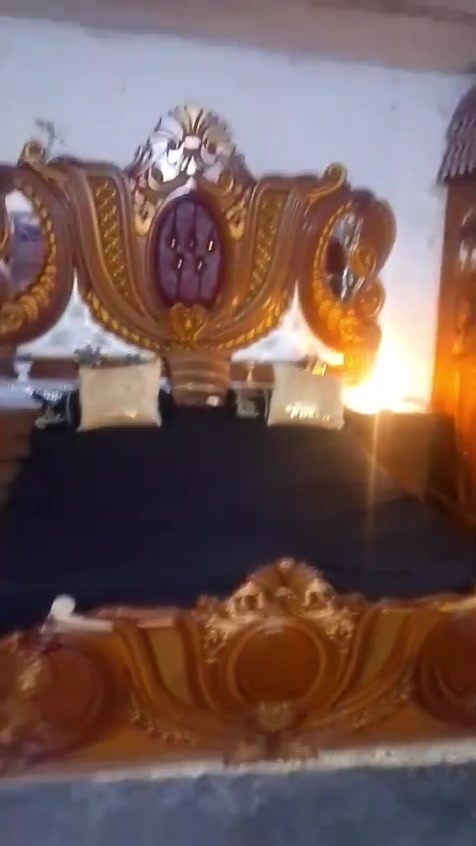 غرفه للبيع خشب صاج ثكيل ضرر المرايه وكومدي واحد  سعر350وبيها مجال بسيط عنوان لمعامل - الحسينيه - شارع سيد مطر 
الرقم:***********
