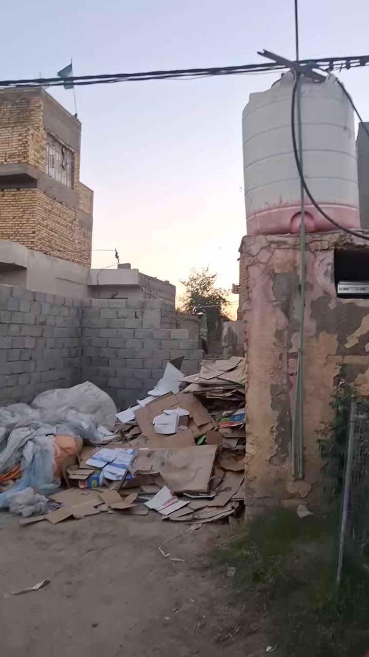 السلام عليكم للبيع دارومشتمل مساحه  الكليه ٢٨٨ مشيد عليه دار سكني طابقين يحتوي على أربع غرف نوم طابوزراعي سند٢٥ المكان بابل حله قرب كوين بارك منطقة كويرش يبعد عن شارع بغداد حله ٢٠٠متر كافت الخدمات السعر ١٦٠ وبي مجال استفسار اتصل ***********
