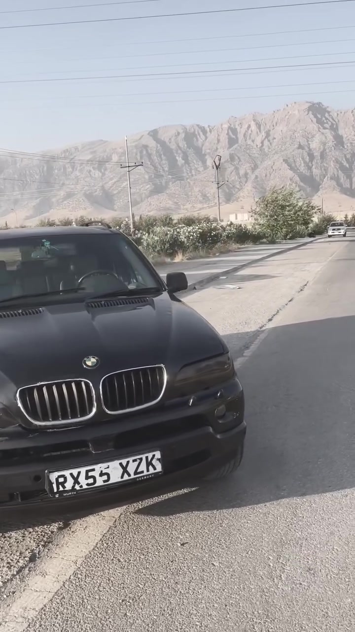 سڵاوی  خواتان لێبێ ئەم BMW X5 بۆفرۆشتن  
مۆدیل 2005  
مەکینەی 30 نۆزڵ کورت گێڕتۆماتیک 
کوشنجڵدو هیتەرو کارەبای دوپارچەی بۆیاخە  سنوق  شەفت  مەنەفێستی ئەسڵی لەگەڵە ماڵی مەدەنی بەشەرت نرخ 33 معامەلەیە برایانە مشتەری لەخزمەتام تێل بکە ❤️
***********
