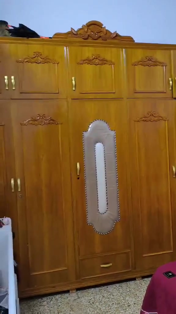 السلام عليكم 
غرفة اخشاب صاج عراقي مستعملة نظافة كدام العين
 الاستفسار على الواتساب ‏‪***********
