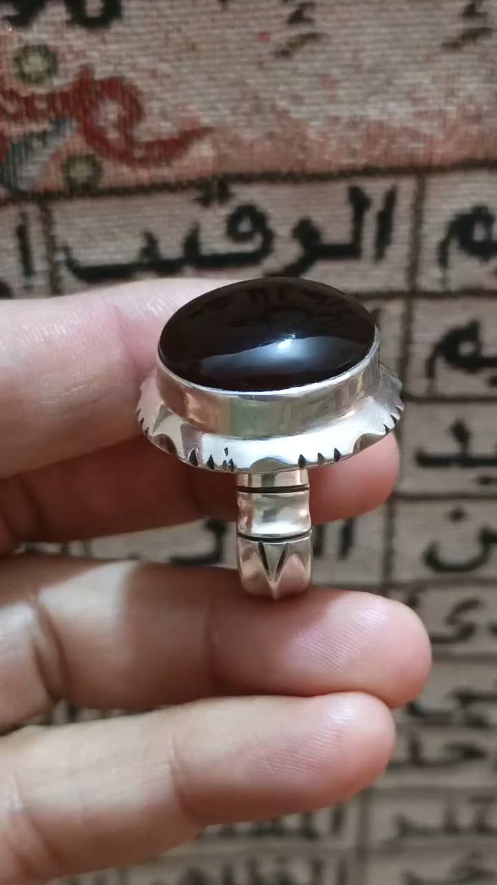 خام كرز الكرز عقيق يماني تحفه
طول الحجر ٢سم 
قياس الخاتم ٢٠ 
وزن الخاتم ٢٨ غرام 
صياغه يدوية ثقيله جداً فضه عيار ٩٢٥ صياغة نبيل النجف . 
تتوفر شركة توصيل لكافة المحافظات.


**إذا كنت صاحب هذا الإعلان وتريد حذفه لأي سبب، رجاءا أرسل رسالة إلى الدعم الفني**