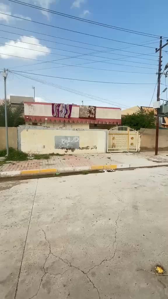 بيت للبيع تفليش حي جامعه شارع عريض طابو٢٠٠م ***********اتصال قرب جامع اسماعيل الوياني قرب للكليات شارع عبدالرحمن
