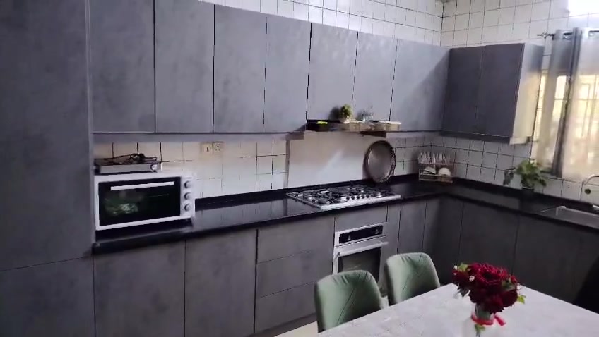 مطبخ hdf داخل وخارج وسطح مرمر 
القياس كبير 
استخدامه سنه واحده 
الغرض من البيع 
تحويل لغير منزل والقياس ميرهم احتاج اكبر 
السعر المطلوب 
1.650.000 مليون 
السعر جوا الجديد بهواي 
وهو جديد
للتواصل 
اذا قياسك مايناسبك تكدر تعدل عليه طبيعي لاكن تصغير وليس تكبير 
***********
