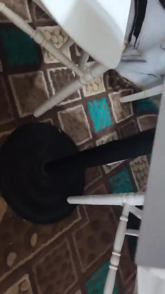 ميز و٤كراسي اخو الجديد #ـالسعر٩٥ المكان كربلاء الشراي يتصل ***********
