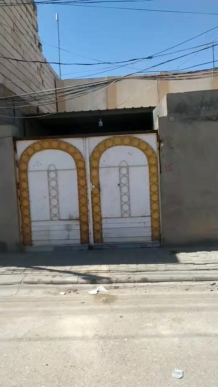بيت للبيع في حي النصر مقابل مدرسة التضامن مساحة البيت 200م على شارع عريض
للتواصل على الرقم ***********
