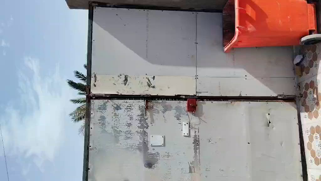 السلام عليكم يتوفر بيت طابو ملك للبيع زراعي سند 25 المساحه 180 م يحتوي على غرفتين وديوانيه ومطبخ وصالة واستقبال ومطبخ وصحيات البيت بي أوراق محكمه السعر 70 مليون و بي مجال للشراي العنوان البصره ابو الخصيب حمدان بلد السيد الاستفسار والمراسله علي الخاص او واتساب ***********
ممكن تحددلي الموقع أكثر داخل البصرة/أبو الخصيب/حمدان، وأكو معلم قريب أو شارع رئيسي يسهّل الوصول؟: 
البصرة ابو الخصيب حمدان بلد السيد 
البيت على شنو حاله هسه: ساكن وجاهز، لو يحتاج شغل/تكميل/صيانة؟: 
لا بيت مرتب وحلو 
شكد عدد الطوابق بالبيت؟ وهل بيه حوش/كراج/واجهة أو مساحة خارجية إضافية؟: 
طابق ارضي فقط 
أكو خدمات وملحقات كاملة مثل ماء وكهرباء وصرف صحي، وشنو وضع السند/الطابو من ناحية نقل الملكية؟: 
خدمات كامله ماي وكهرباء واسالة 