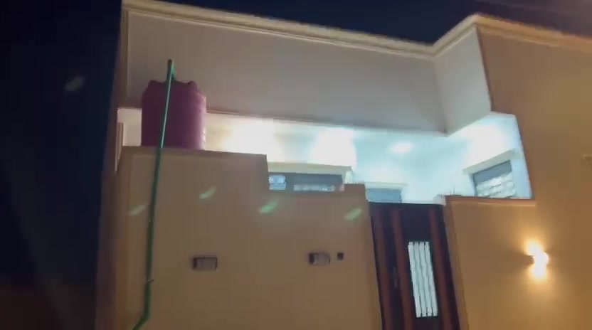 بيت للبيع باليوبا شارع النعيسه بنزلت بيت شبر  المساحه 100 متر مربع واجهه 10 ونزال 10 بناء شخصي مرتب ما مسكون يتكون مـــِْن غرفتين بناء درجه اولى قريب عل الاربع سايدات الرئيسي كافه الاصوليات اي تفاصيل عل الرقم موجود ***********
