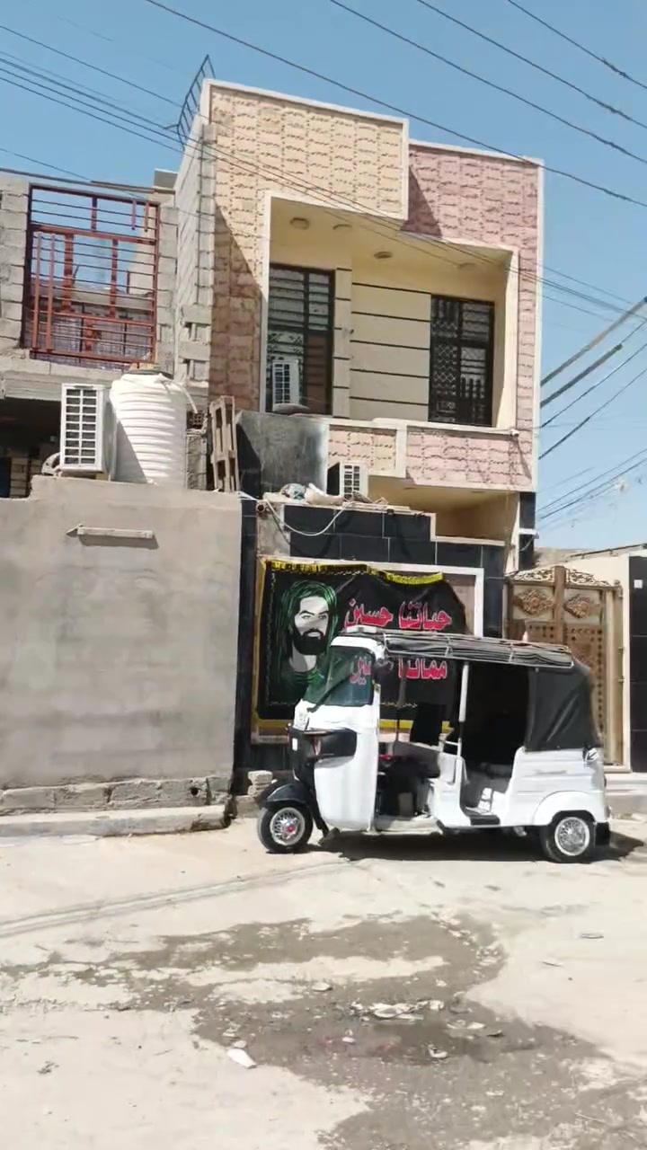 السلام عليكم بيت 90 متر نزال19 ب 4.5 
يحتوي على غرفه وصاله واستقبال استقبال معزول 
 من عدا الصاله ما كامله 
 البيت رافت 
 تاسيس مجاري مضبوط 
كهربائيات كلها اصلي 
 ثاني بيت عن الركن 
 الكرقوليه  سايد الواحد 
عالي عن الشارع 
خدمات مي تبليط 
موقع كلش حلو 
ورقم الهاتف 
***********
