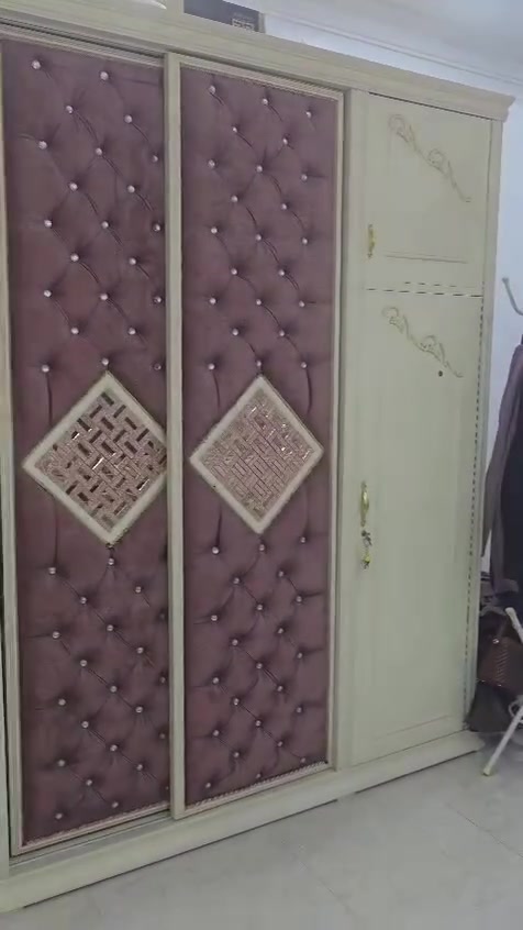 للبيع غرفة شابيه
السعر ٤٥٠ الف 
شغل نجارة عراقية 
هاتف ***********
