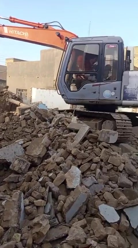 كرده لبيع السياره ب30 وين متريديوصلها الك انتصال عل 
رقم *********** الخاص مغلط لحد يراسل 

***********

