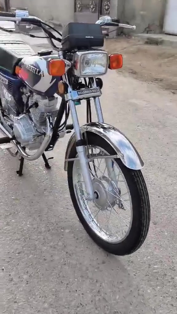 سلام عليكم دراجة ارشة للبيع كفالة أوراق كاملة للخير جاهزة شراي اتصل وتعرف سعرها  خاص مفتوح ***********
