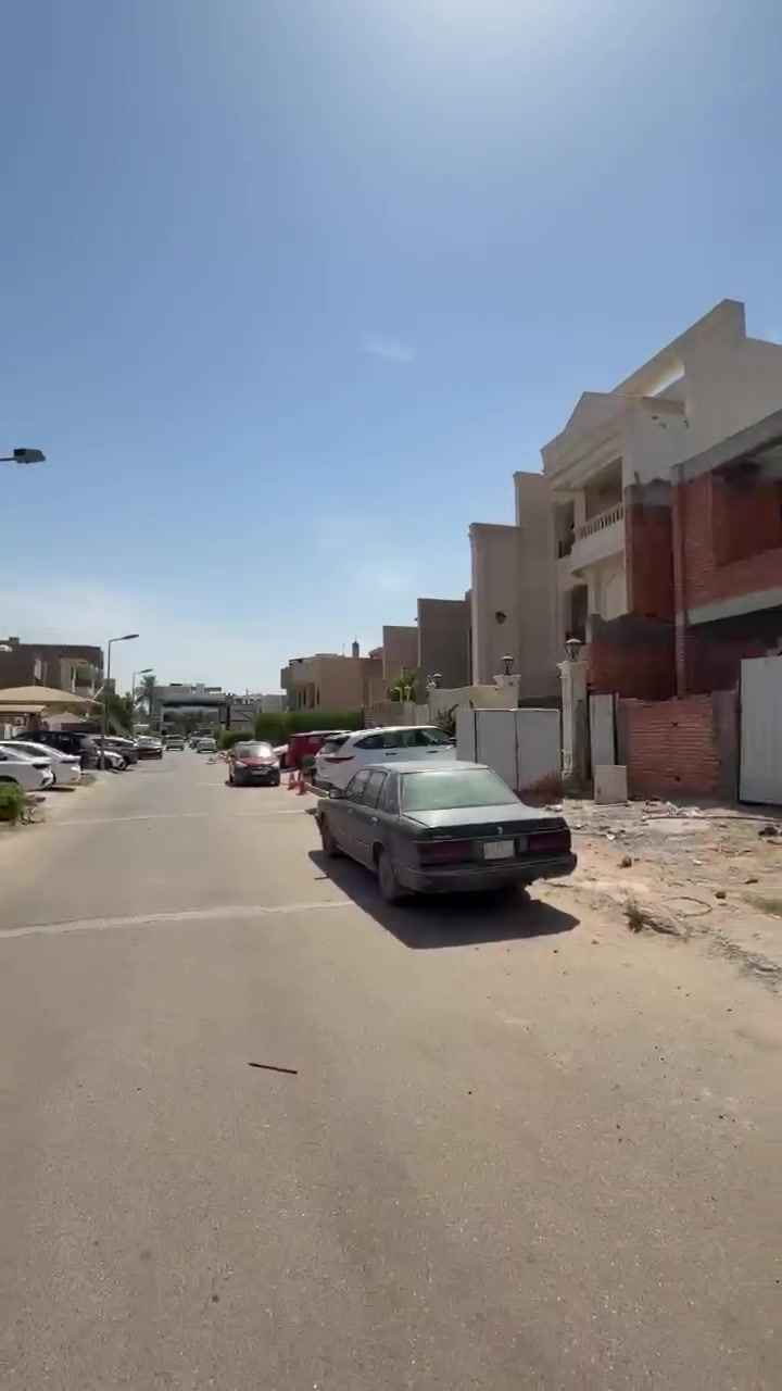 🏡 للبيع – قطعة أرض مميزة في اليرموك

📍 الموقع: اليرموك – 4 شوارع، مقابل مطعم مادو

▪️ المساحة: 189 م²
▪️ الواجهة: 6.30 م
▪️ النزال: 30 م
▪️ سعر المتر: 38 ورقة

موقع مميز وحيوي، مناسب للسكن أو الاستثمار، وقريب من جميع الخدمات.

💡 **عندك عقار تريد تبيعه أو تأجره؟** تواصل ويانه وإحنا نتكفل بالباقي!
📞 **للتفاصيل والاستفسار:**
 * ***********
 * ***********
 * ***********
