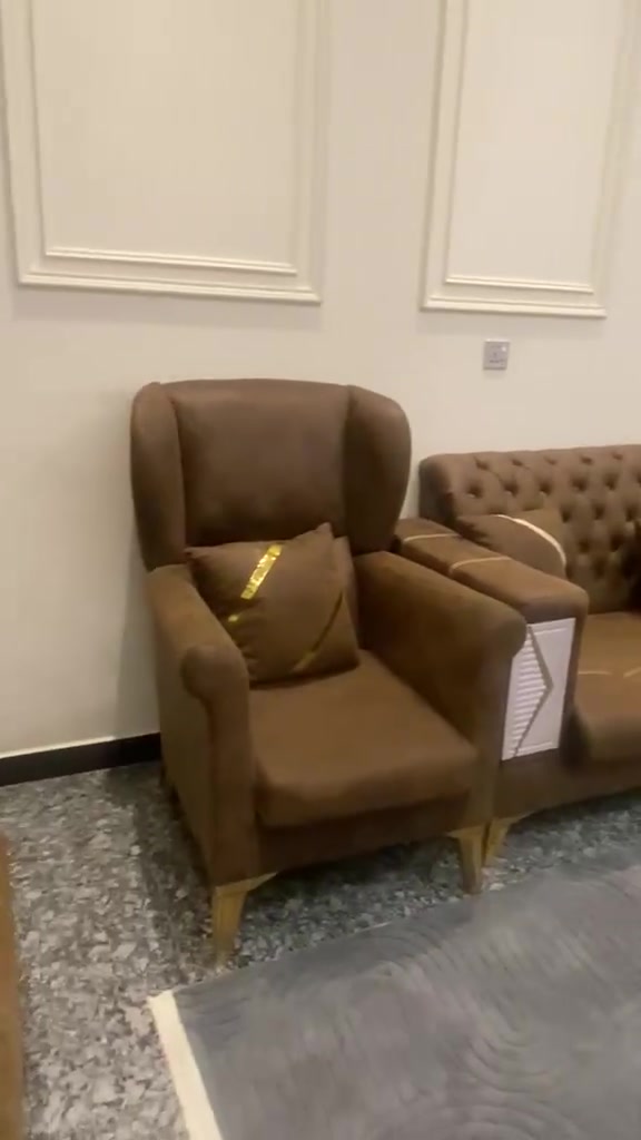 السلام عليكم للبيع تخم راقي جدا جديد  شغل تكمة درجة أولى مصار فترة قليلة فصلناه ب مليون السعر الحالي ٦٥٠ وبيه مجال ***********
